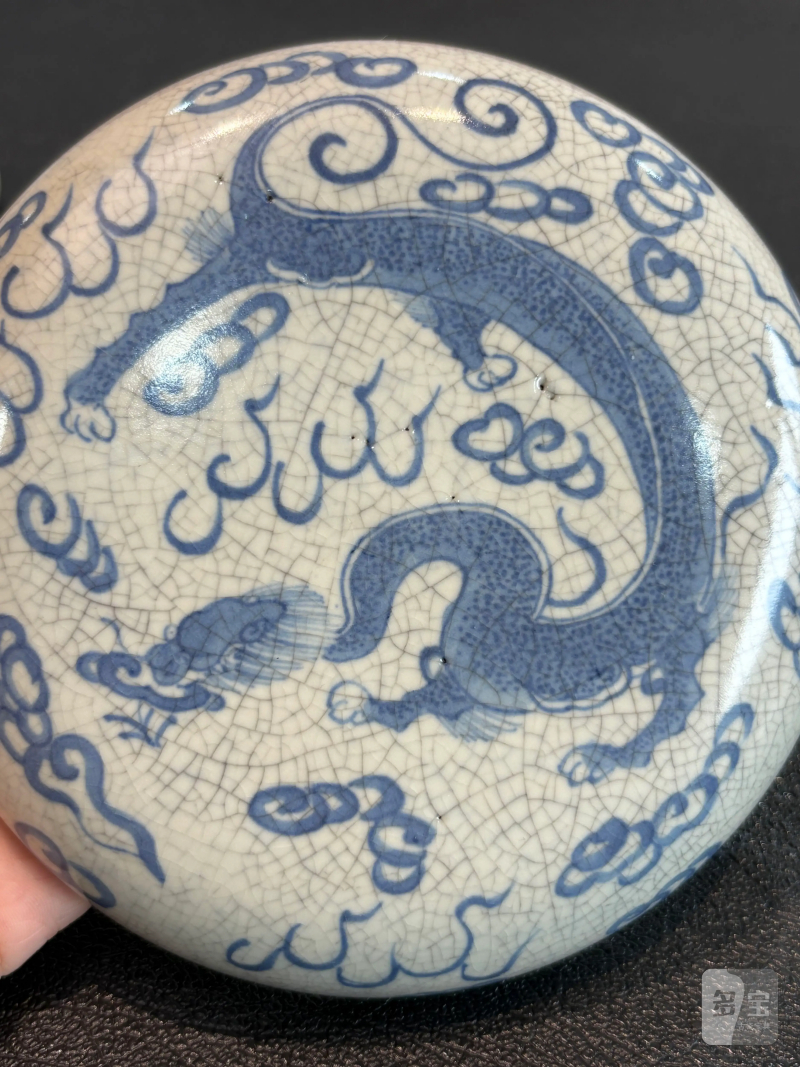 清晚期 浆胎青花云龙纹印泥盒 - 图12